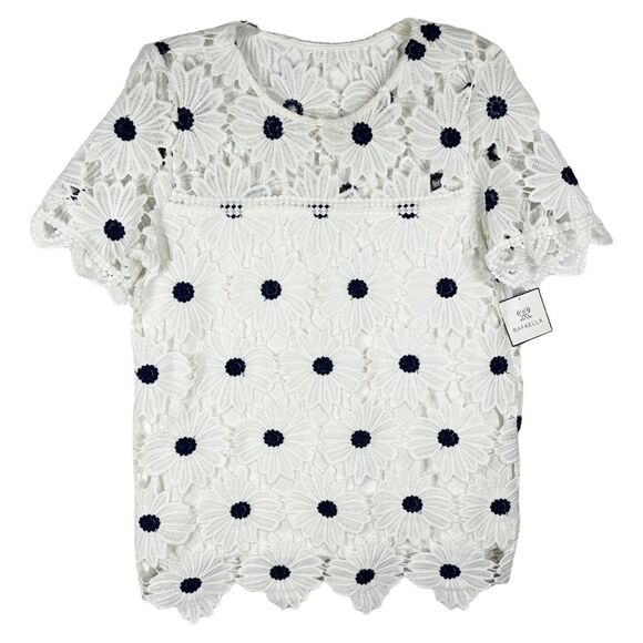 Rafaella Medium Top Lace Floral Textured Short Sleeve White Blue Daisies NWT 126 - Picture 11 of 11